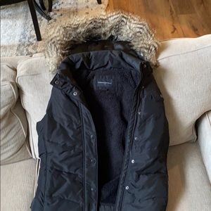 Black winter vest Banana Republic W removable hood